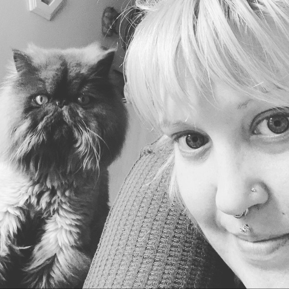 Meet your Posher, Katey - Picture 2 of 5